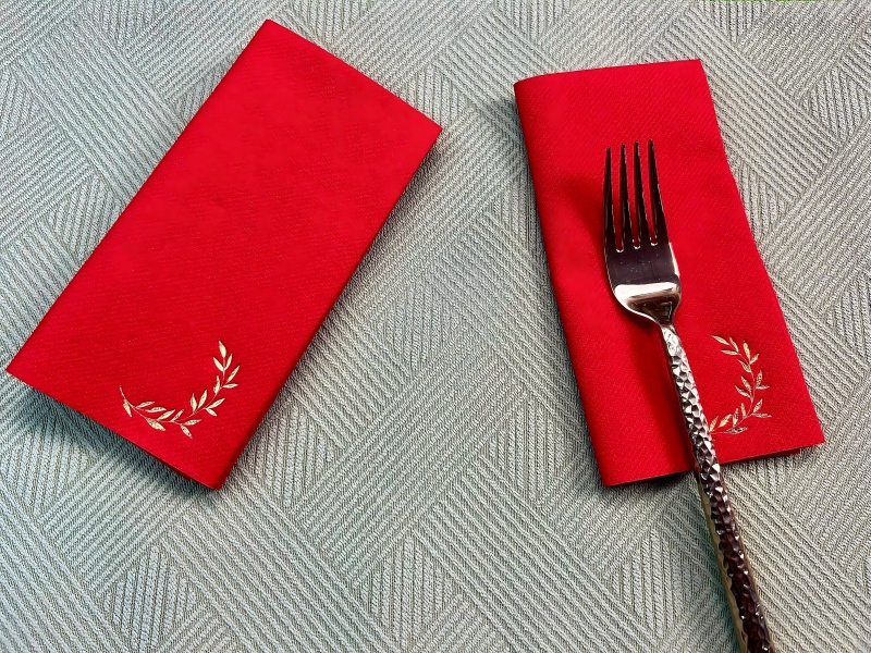 How Are Airlaid Napkins Manufactured and What Makes Them Unique?