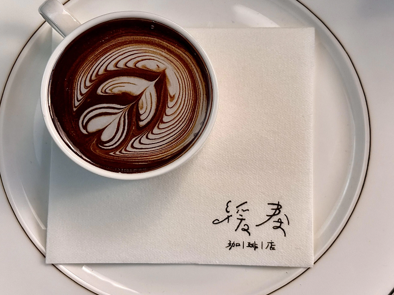 How Do Cocktail Napkins Enhance the Guest Experience at Parties?