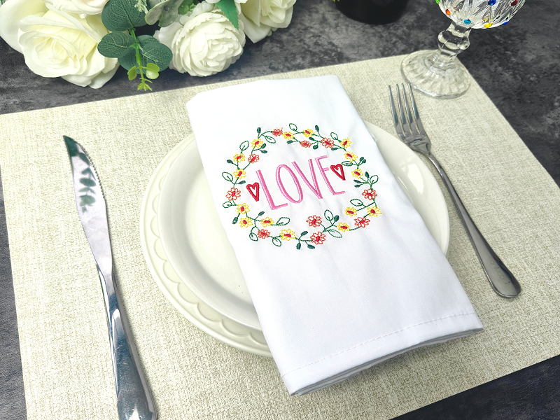 Vintage vs. Modern Cloth Placemats: Which Style Suits Your Home?